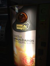 リトアニア　フレッシュジュース自動販売機